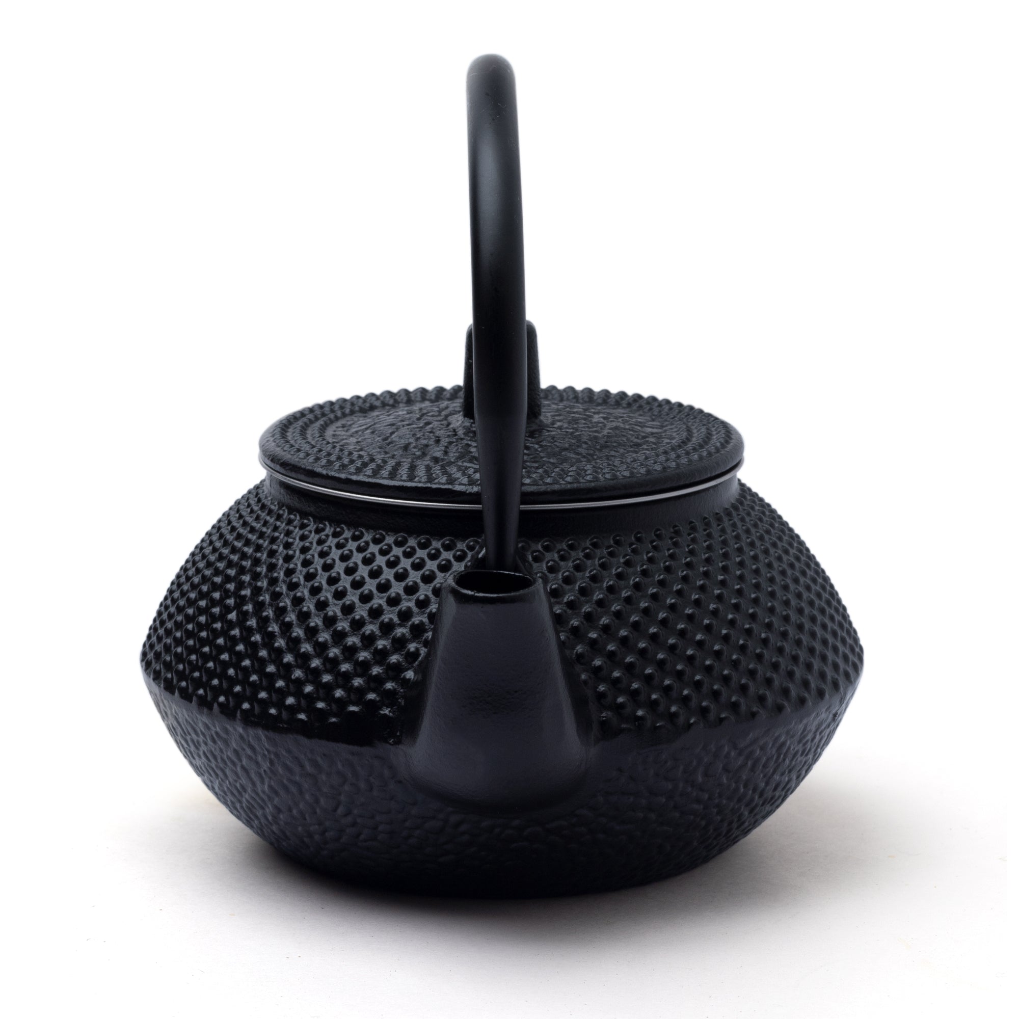 Authentic cast iron tea kettle, durable and elegant, ideal for brewing traditional teas at home