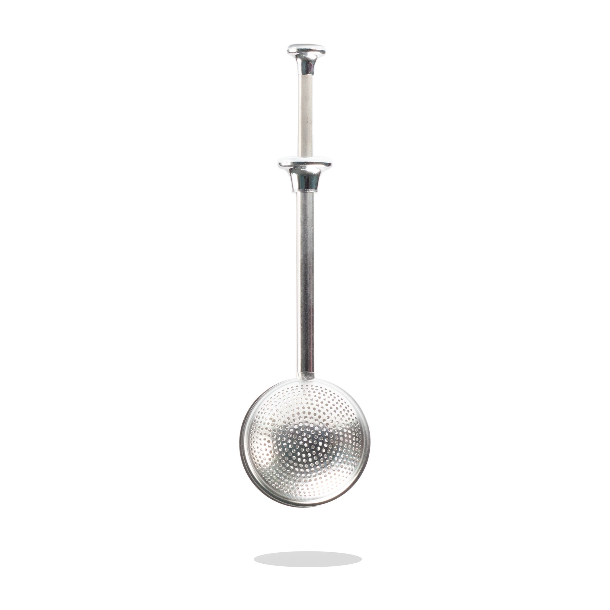 Metal infuser for brewing loose leaf tea with controlled steeping